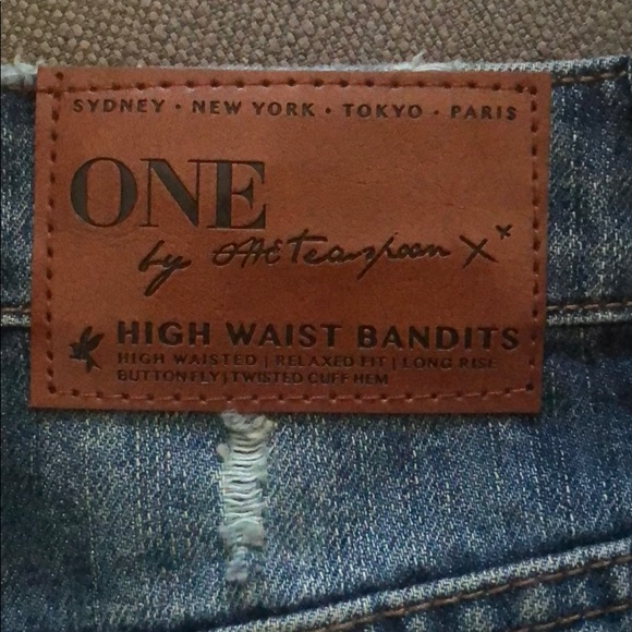 Distressed High Waisted Shorts - Picture 4 of 5